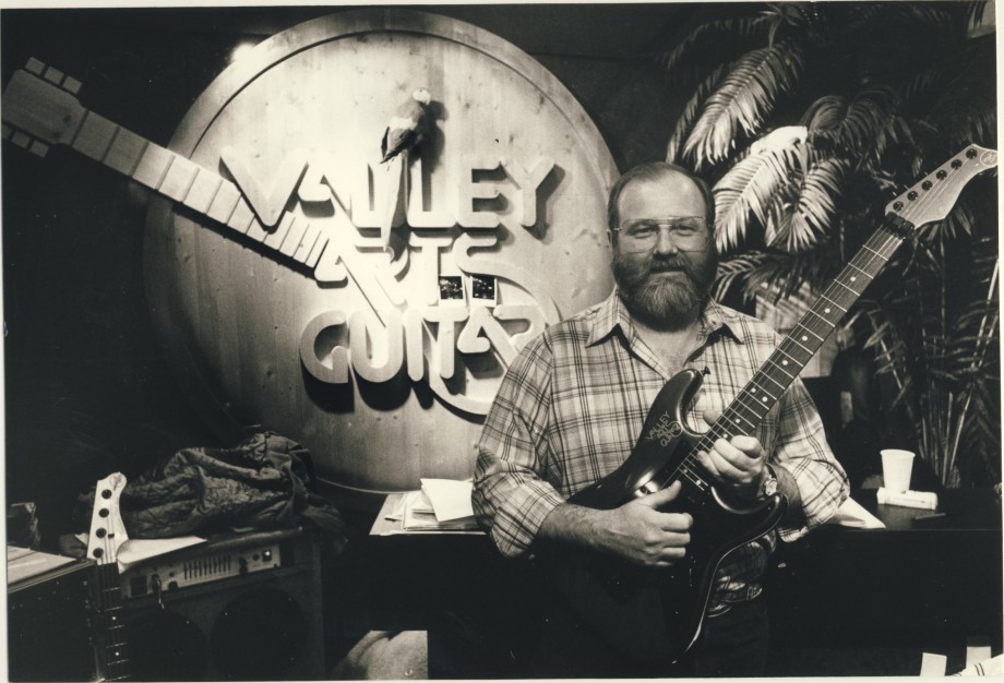 Mike Mc Quire , Valley Arts guitar centre. Jag intervjuade honom.